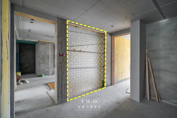 裝修真有一套:樓梯側面牆全敲掉,打造玻璃磚牆代替,好看翻倍 裝修真有一套:樓梯側面牆全敲掉,打造玻璃磚牆代替,好看翻倍