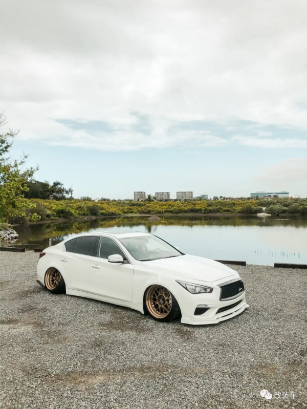 身中VIP劇毒的英菲尼迪Q50車主，即使吃白粥配榨菜也要堅持改裝