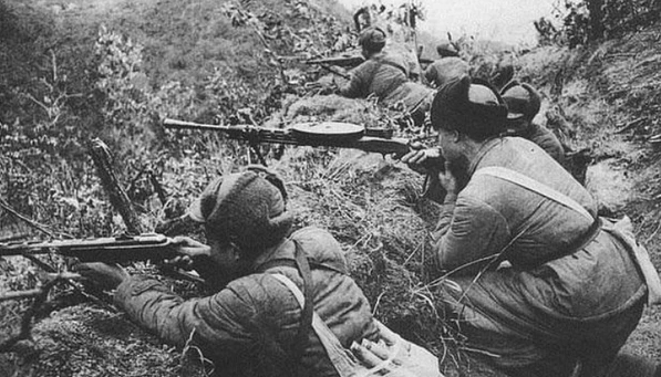 1956年河南一服務員身份曝光,毛主席彭老總搶著請吃飯,他是誰? 1956年河南一服務員身份曝光,毛主席彭老總搶著請吃飯,他是誰?