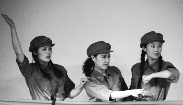 新疆的海上玫瑰驚豔世界，中國戰艦穿上鐵布衫，打破歐美技術壁壘