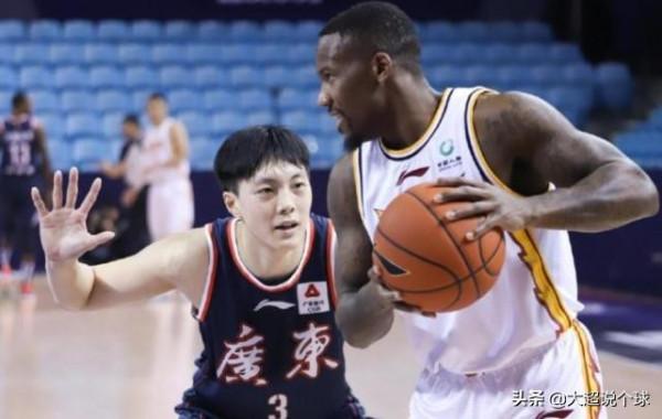 慘敗26分！廣東兩連敗送43次失誤+阿聯19中5，杜鋒怒吼：拍戰術板