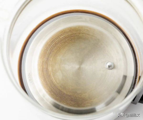 《常識》最傷身的4種水,別小看喝過期水的危害 《常識》最傷身的4種水,別小看喝過期水的危害