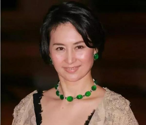 不惜得罪賭王也要與何超瓊離婚?許晉亨娶李嘉欣背後的真相 不惜得罪賭王也要與何超瓊離婚?許晉亨娶李嘉欣背後的真相