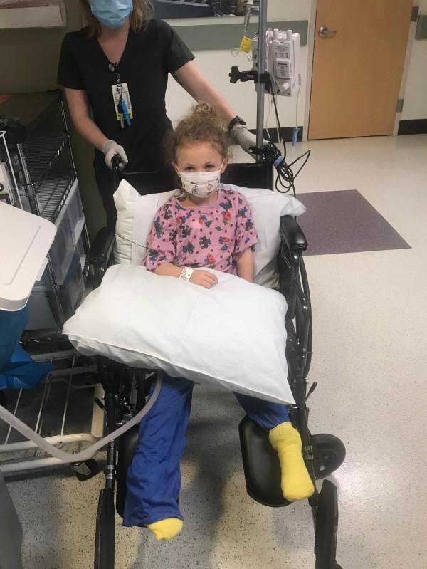 麻省6歲女孩打碎玻璃杯後呼吸不暢,父母第一反應是拼好玻璃碎片 麻省6歲女孩打碎玻璃杯後呼吸不暢,父母第一反應是拼好玻璃碎片