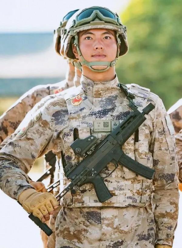 為什麼總感覺美國大兵在戰爭時候都愛戴著墨鏡打仗,耍酷的嗎? 為什麼總感覺美國大兵在戰爭時候都愛戴著墨鏡打仗,耍酷的嗎?