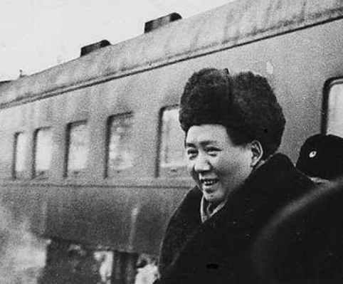 1937年劉仲容面見李宗仁,閒聊時透露:毛先生說,蔣介石阻攔不住 1937年劉仲容面見李宗仁,閒聊時透露:毛先生說,蔣介石阻攔不住