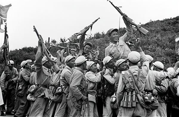 志願軍攻入漢城，發現李奇微的睡衣，彭德懷：不好！立刻停止追擊