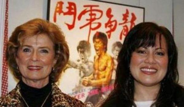 47年前，李小龍慘死在丁佩的床上，背後的原因不止猝死那麼簡單