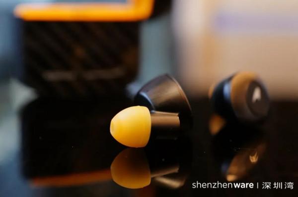 盧米埃影院的音響、兩千多元的 TWS 耳機、邁凱倫的聯名，我們與傑士聊了聊高階打法