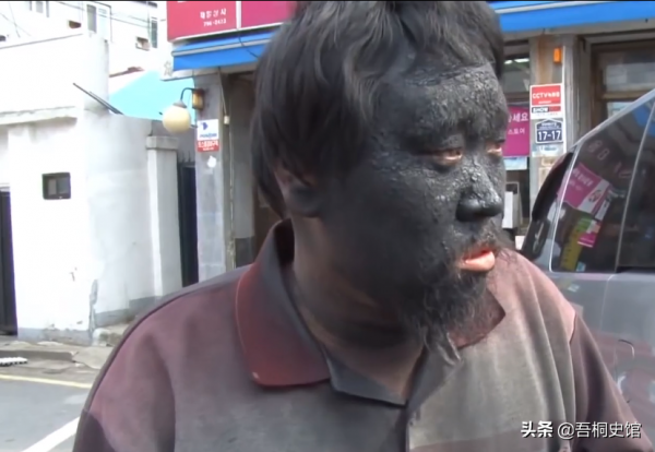 韓國大叔每天用鞋油抹臉，陪伴妹妹街頭流浪10年，只因親情的力量