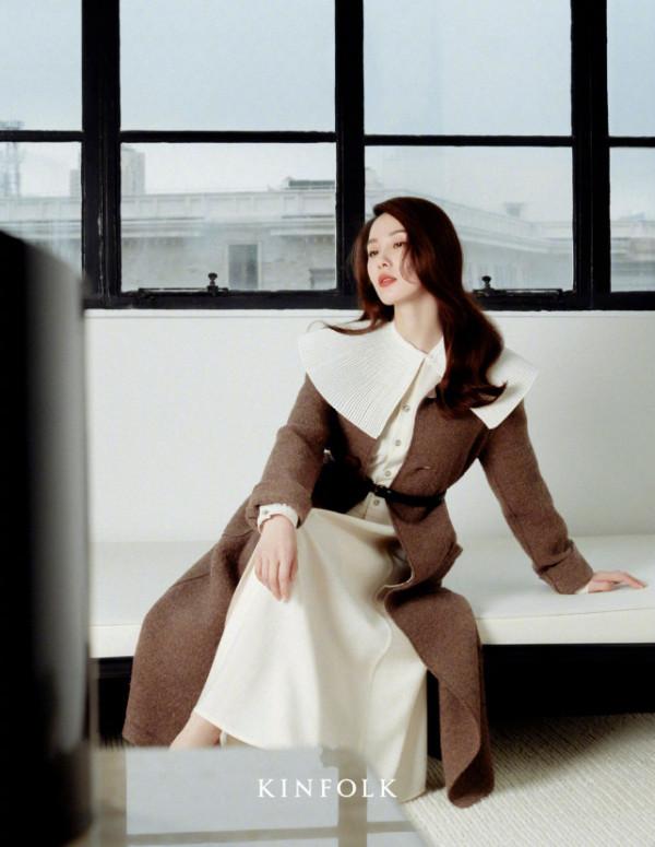 劉詩詩自創穿衣風格太驚喜!穿西裝霸氣颯氣,紅髮捲髮卻美到霸屏 劉詩詩自創穿衣風格太驚喜!穿西裝霸氣颯氣,紅髮捲髮卻美到霸屏