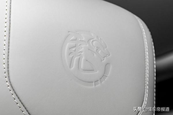 新車 &vert; 售價78&period;8萬元，路虎衛士90虎威雄心版到店實拍，限量400輛