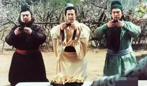 94版84集《三國演義》,拍攝背後的故事,遠比電視劇還精彩,驚歎 94版84集《三國演義》,拍攝背後的故事,遠比電視劇還精彩,驚歎