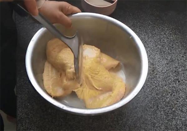 教你在家炸油糕，口感酥脆色澤黃亮，做法簡單，比買的還好吃