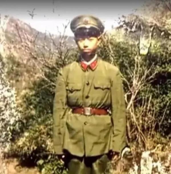 火箭軍兵王王忠心退役，女兒不愛紅裝愛軍裝，接替父親的導彈事業