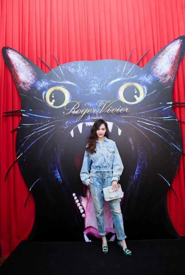 又被唐嫣驚豔了!戴“繡球花”手套穿檸檬黃抹胸裙,網友:絕美 又被唐嫣驚豔了!戴“繡球花”手套穿檸檬黃抹胸裙,網友:絕美