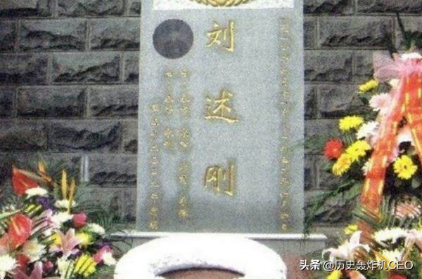 紅軍備受爭議的副軍長，建國甘願成為農民，窮困潦倒時遇到老戰友