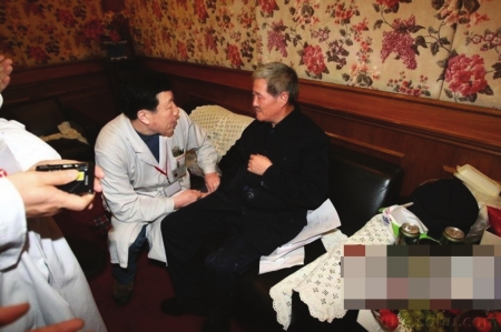 從唱歌被騙錢,到半個娛樂圈給他配戲,大鵬背後究竟有什麼人? 從唱歌被騙錢,到半個娛樂圈給他配戲,大鵬背後究竟有什麼人?