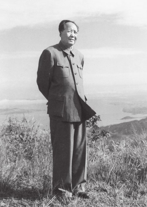 我軍突破長江,蔣介石劃江而治美夢破滅,毛主席:緝拿匪首蔣介石 我軍突破長江,蔣介石劃江而治美夢破滅,毛主席:緝拿匪首蔣介石