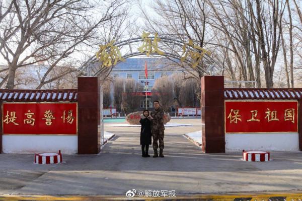 軍營裡的全家福！邊防軍醫的春節，有家人陪伴