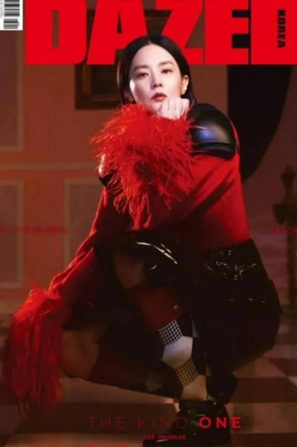 韓國女藝人李英愛為某雜誌拍攝照片，風格不一樣，獨特魅力