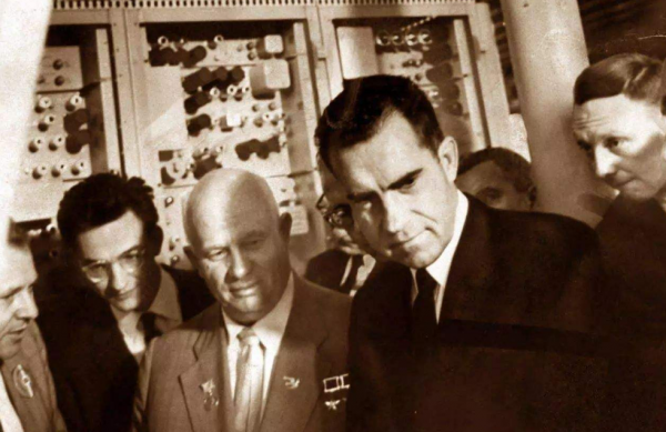 1972年，瓊州海峽突現美國潛艇，被我軍圍困七天，為何最終逃走？