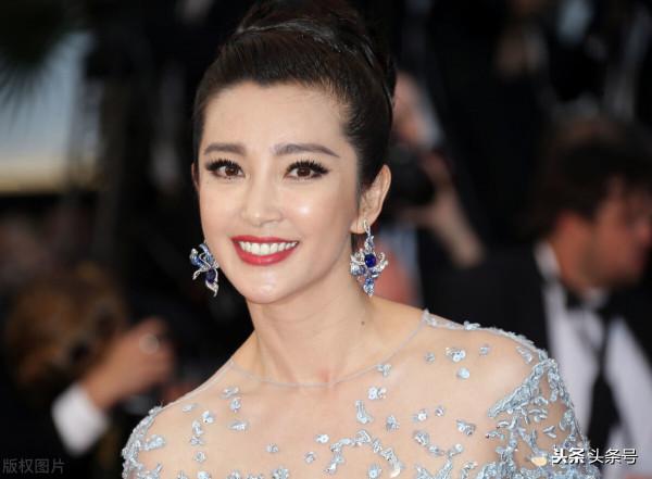 曾經的華誼一姐李冰冰，氣質顏值各方面俱佳，至今未婚