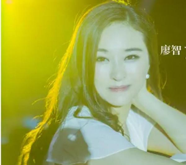 她在汶川地震中喪女失腿,6年後再嫁華裔學霸,今兒女雙全很幸福 她在汶川地震中喪女失腿,6年後再嫁華裔學霸,今兒女雙全很幸福