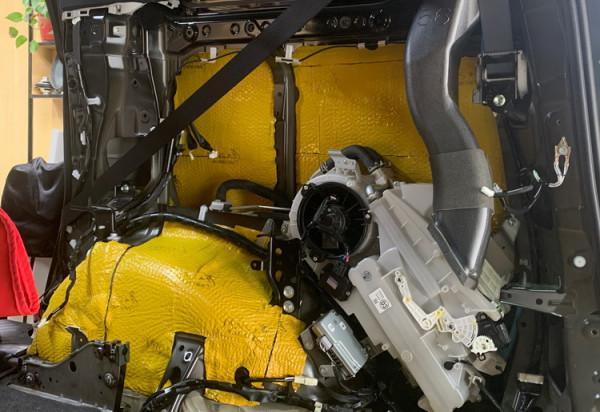 尋找安靜 鄭州環亞雷克薩斯LM3500H汽車隔音改裝大白鯊