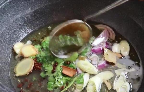 最詳細的陝西涼皮、麵皮做法，配方和技巧全都告訴你，一看就學會