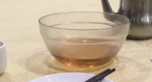 沒有東西能阻止一個廣東人飯前燙碗