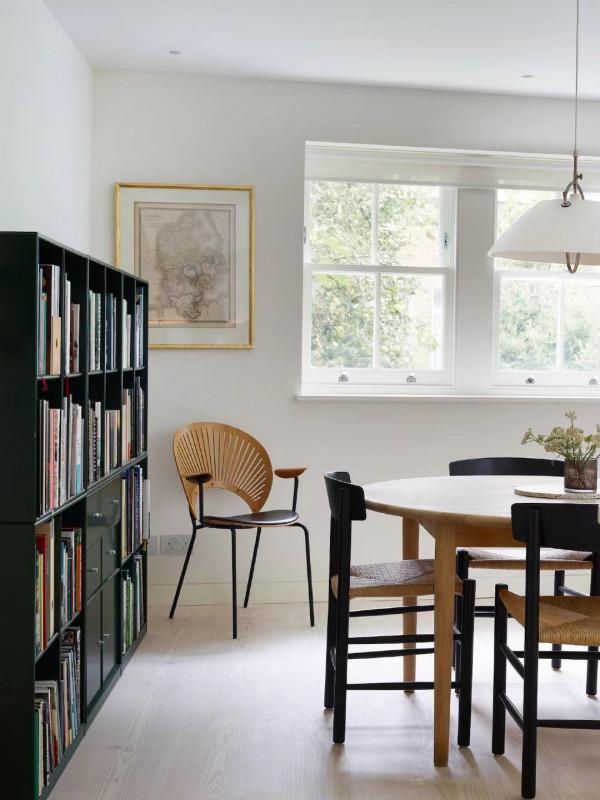 分享一間明亮住宅，僅格子窗與樓梯就圈粉無數，太有品味了