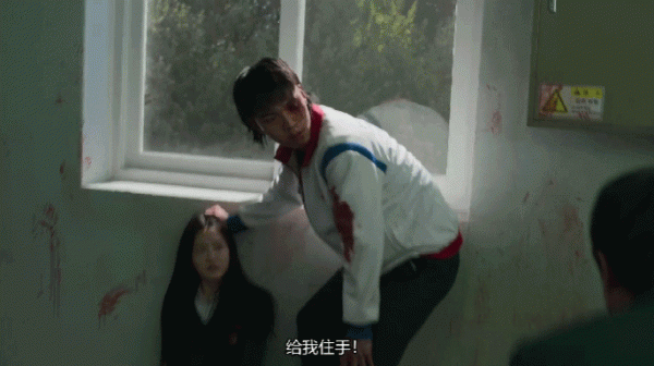 滿地喪屍還不忘談情說愛，砸一個億，就拍出這玩意兒？