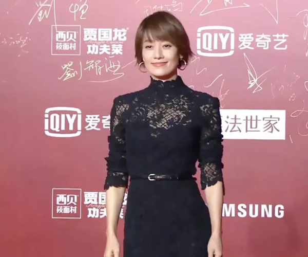 北影節閉幕紅毯:關曉彤難得美一回,馬伊琍變水嫩,段奕宏老來俏 北影節閉幕紅毯:關曉彤難得美一回,馬伊琍變水嫩,段奕宏老來俏