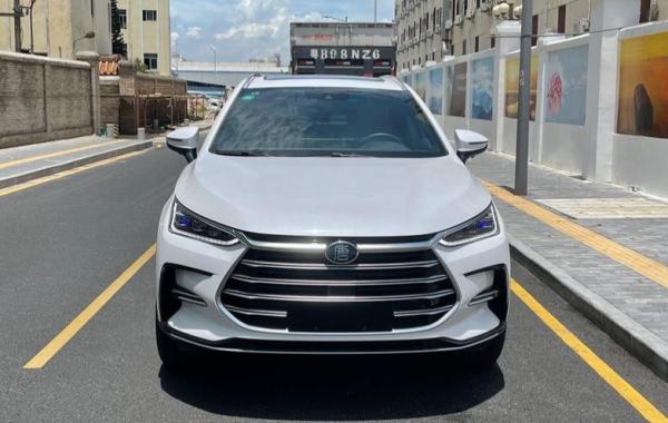 試駕比亞迪唐DM頂配,配7座+15.6英寸旋轉大屏,就是等車時間太長 試駕比亞迪唐DM頂配,配7座+15.6英寸旋轉大屏,就是等車時間太長