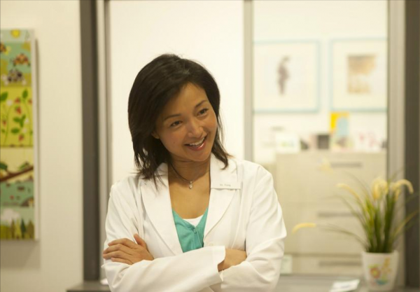 兩拒天王嫁老外,巔峰時因病隱退,變身白衣護士的李綺紅近況如何 兩拒天王嫁老外,巔峰時因病隱退,變身白衣護士的李綺紅近況如何