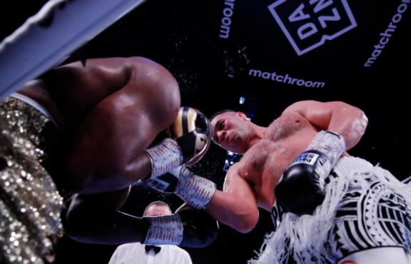 前拳王帕克3次擊倒切索拉贏得二番戰！賽後並未叫板富里、烏西克