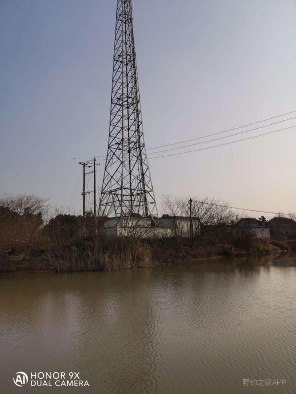 迎風浮漂飛，戰歌凱旋歸