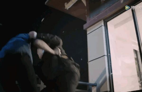 面目猙獰、嘶吼、搖頭晃腦，這些演員把感人的哭戲硬是演成了喜劇