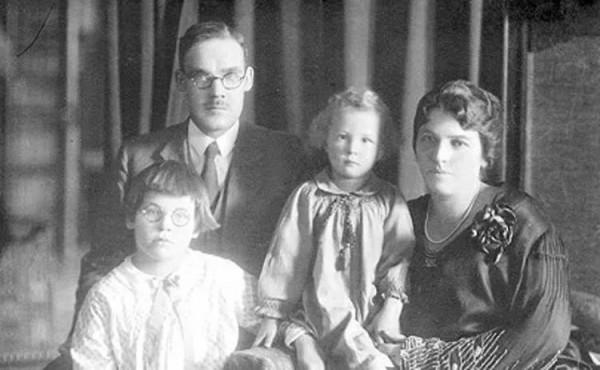 中國文學四次摘得諾貝爾文學獎桂冠,除莫言以外竟有兩個外國人 中國文學四次摘得諾貝爾文學獎桂冠,除莫言以外竟有兩個外國人