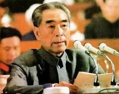 1976年1月8日，敬愛的周總理與世長辭，他一生為國為民，鞠躬盡瘁