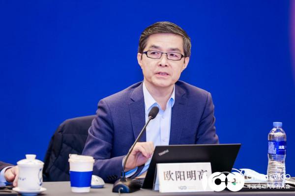 歐陽明高：預計明年國內新能源汽車銷量或達500萬輛