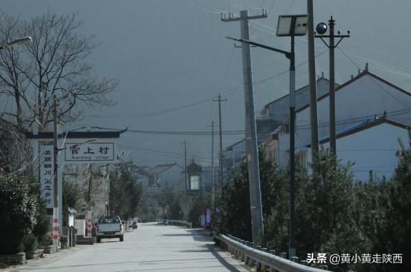坐5元班車進秦嶺深處，抵達西安最有詩意的小鎮，山水紅葉任人賞