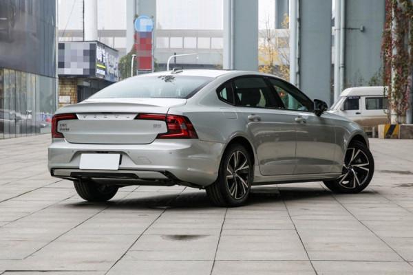 用中型車的錢買中大型行政座駕 新沃爾沃S90建議購買B5智逸豪華版 用中型車的錢買中大型行政座駕 新沃爾沃S90建議購買B5智逸豪華版