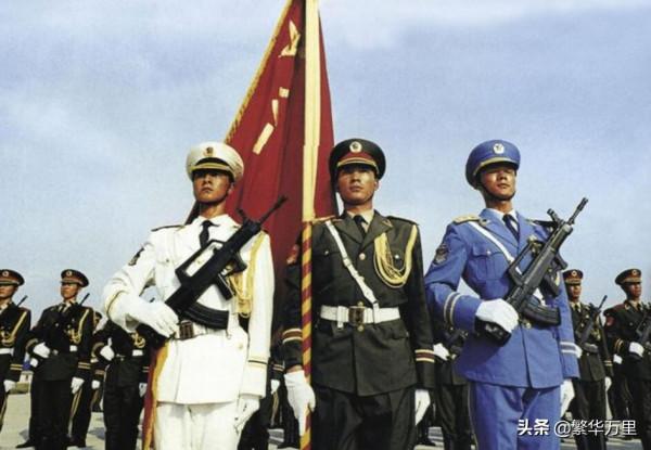 解放軍的三軍儀仗隊，2014年，為何換髮了14式禮賓服？