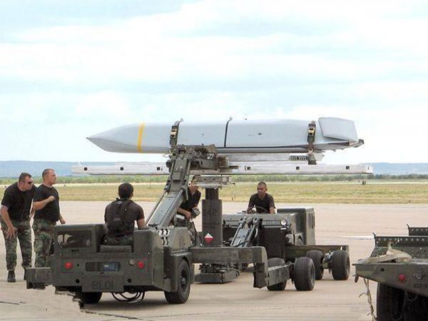 30艘軍艦擋不住2架B1？俄海軍與美轟炸機的較量，俄上將：不怕嚇