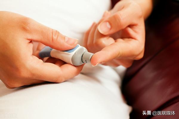 老年人愛出虛汗是怎麼回事?分析了這4個原因,抓緊調理 老年人愛出虛汗是怎麼回事?分析了這4個原因,抓緊調理