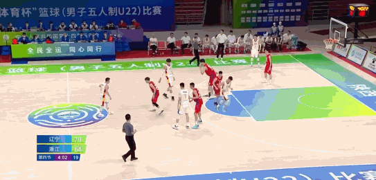 分差被追到2分後,趙繼偉用一手勢指揮郭艾倫跑位助張鎮麟完成劈扣 分差被追到2分後,趙繼偉用一手勢指揮郭艾倫跑位助張鎮麟完成劈扣