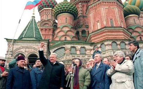 普京&OpenCurlyDoubleQuote;收拾&rdquo;的第一個寡頭，是敢主動挑釁的傳媒大亨，被趕出國門