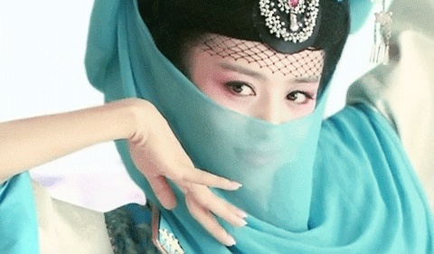 5位新疆美人珠寶加持：佟麗婭，熱巴，娜扎，麥迪娜...誰最美？